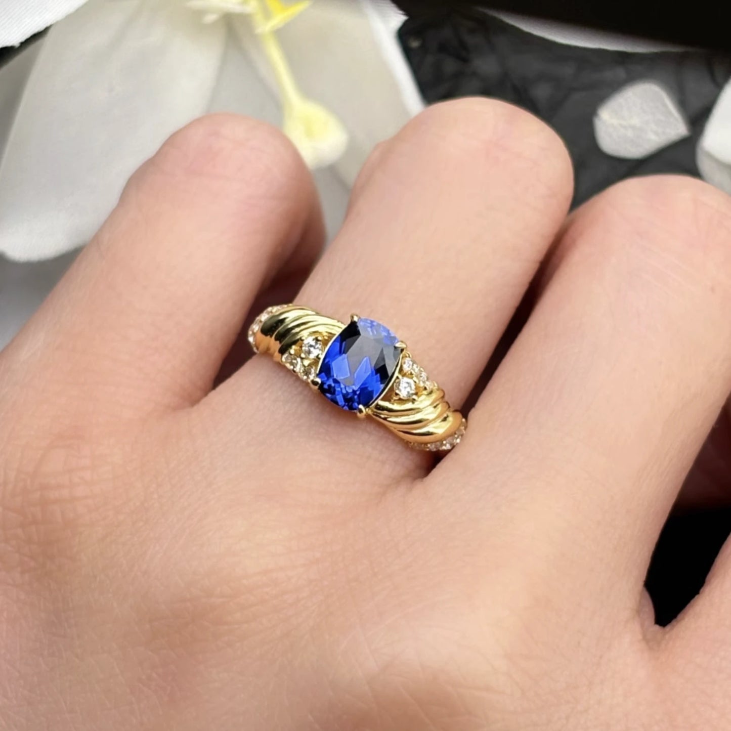 1.2ct Sapphire Ring -Twisted Style