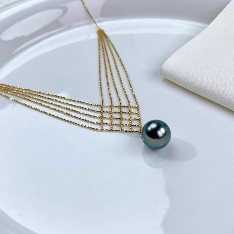10.5mm Tahiti Black Pearl Necklace with Peacock Green Hue - Fish Tail-shaped Chain