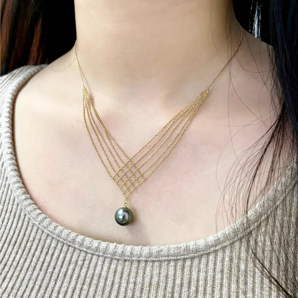 10.5mm Tahiti Black Pearl Necklace with Peacock Green Hue - Fish Tail-shaped Chain