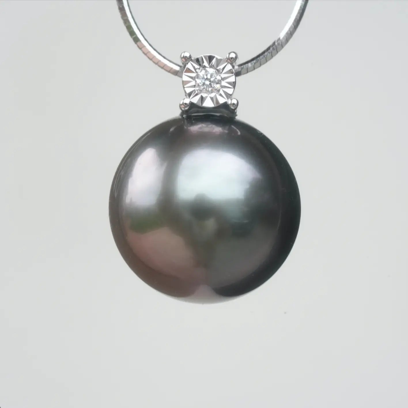 11mm Tahiti Pearl Pendant with White Gold and Diamond