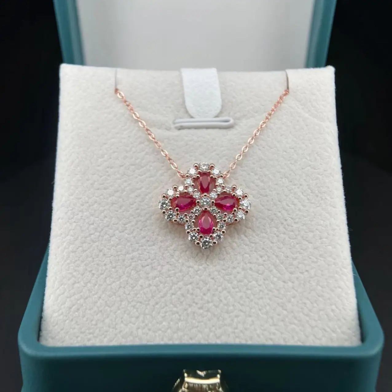 Four Leaves Style Necklace - Ruby/Emerald
