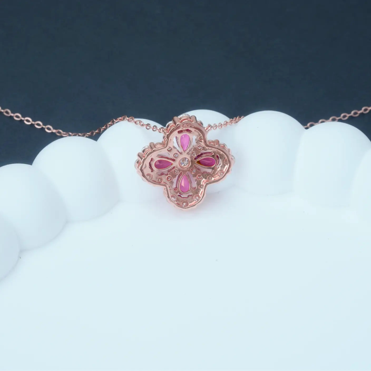 Four Leaves Style Necklace - Ruby/Emerald