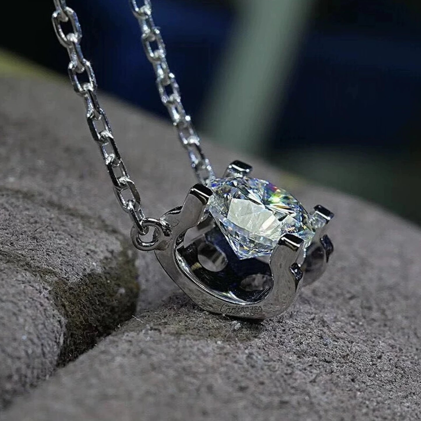[Customized] 1ct Round Diamond with Square Base Necklace