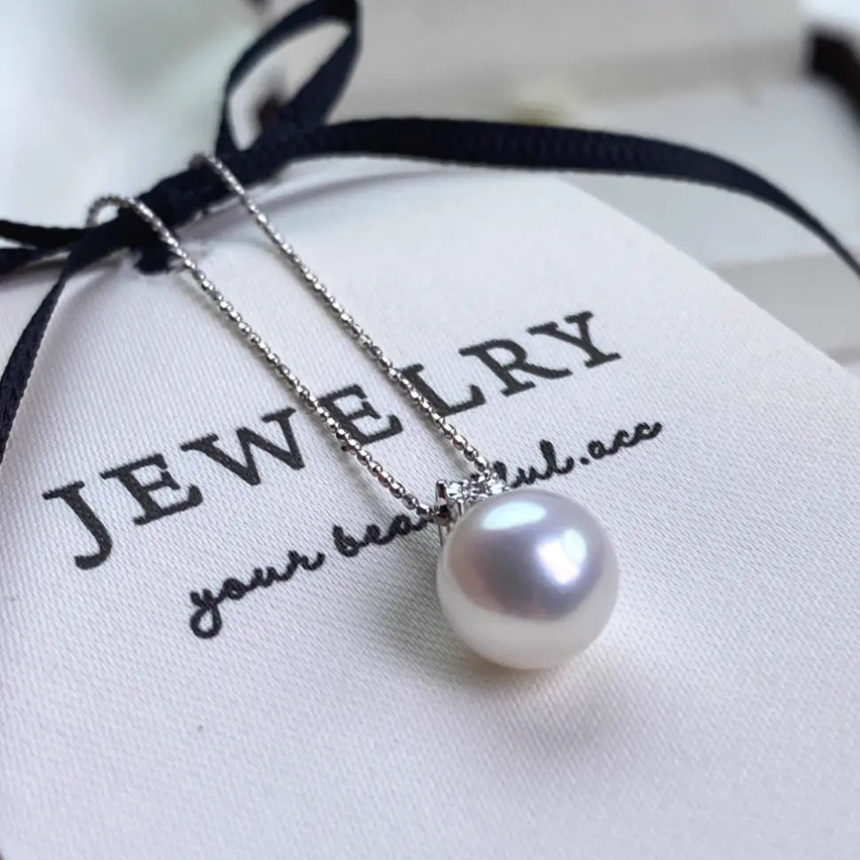 9mm Freshwater Pearl with White Gold and Diamond Pendant