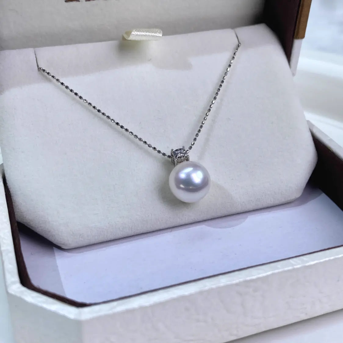 9mm Freshwater Pearl with White Gold and Diamond Pendant