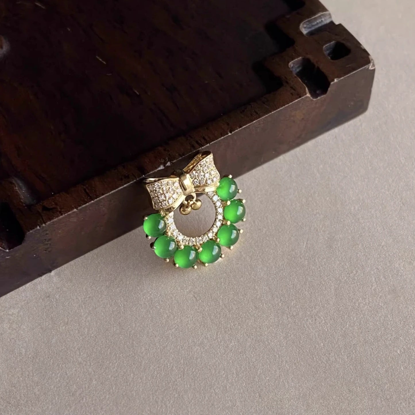 [Pre-order] Natural High Icy Jadeite Christmas Wreath Pendant with Diamond - Green