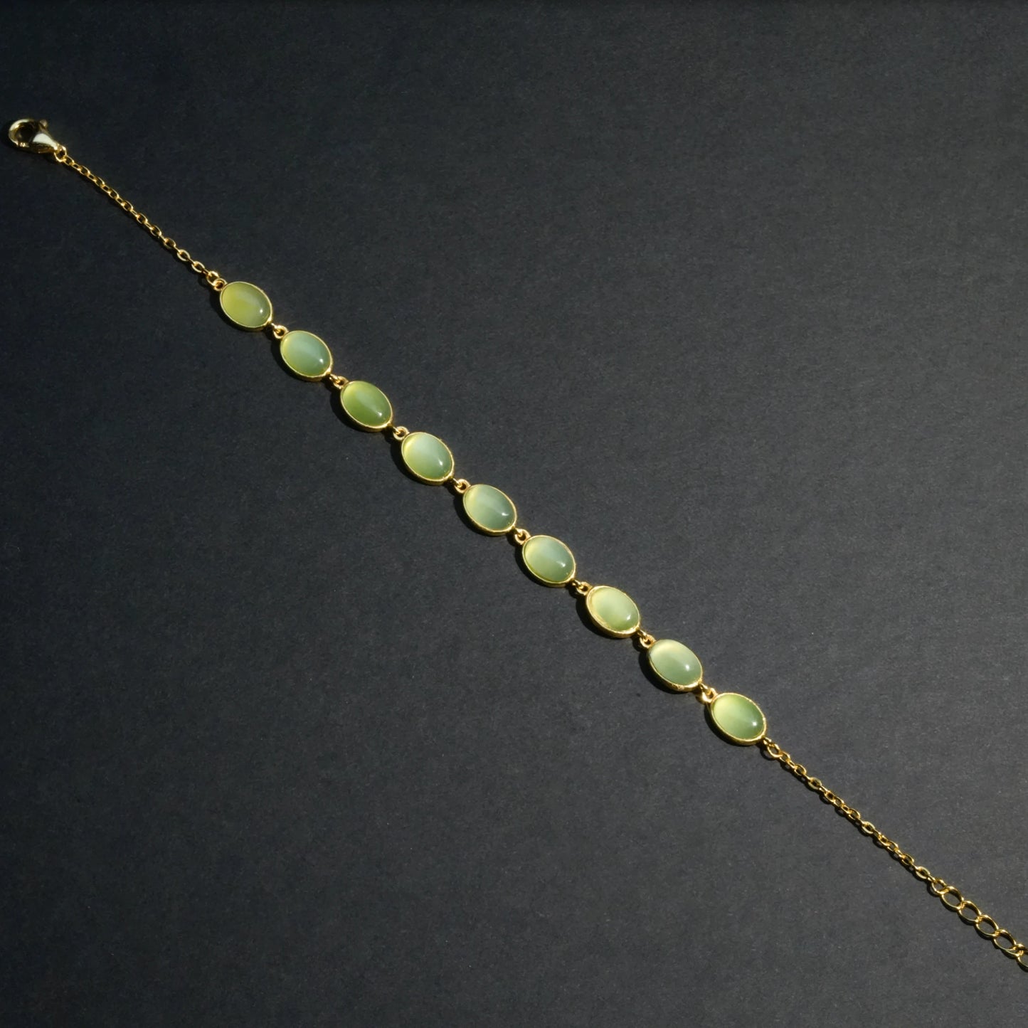 Hetian Jade Jasperite Cat's Eye Bracelet - Apple Green