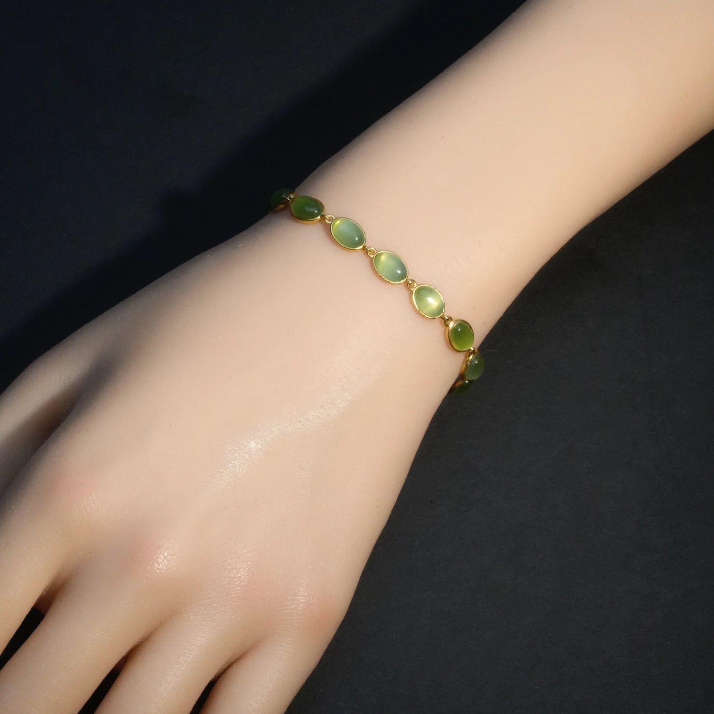 Hetian Jade Jasperite Cat's Eye Bracelet - Apple Green