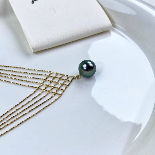 10.5mm Tahiti Black Pearl Necklace with Peacock Green Hue - Fish Tail-shaped Chain