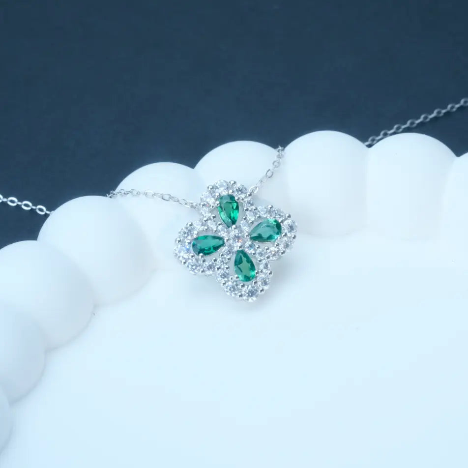 Four Leaves Style Necklace - Ruby/Emerald