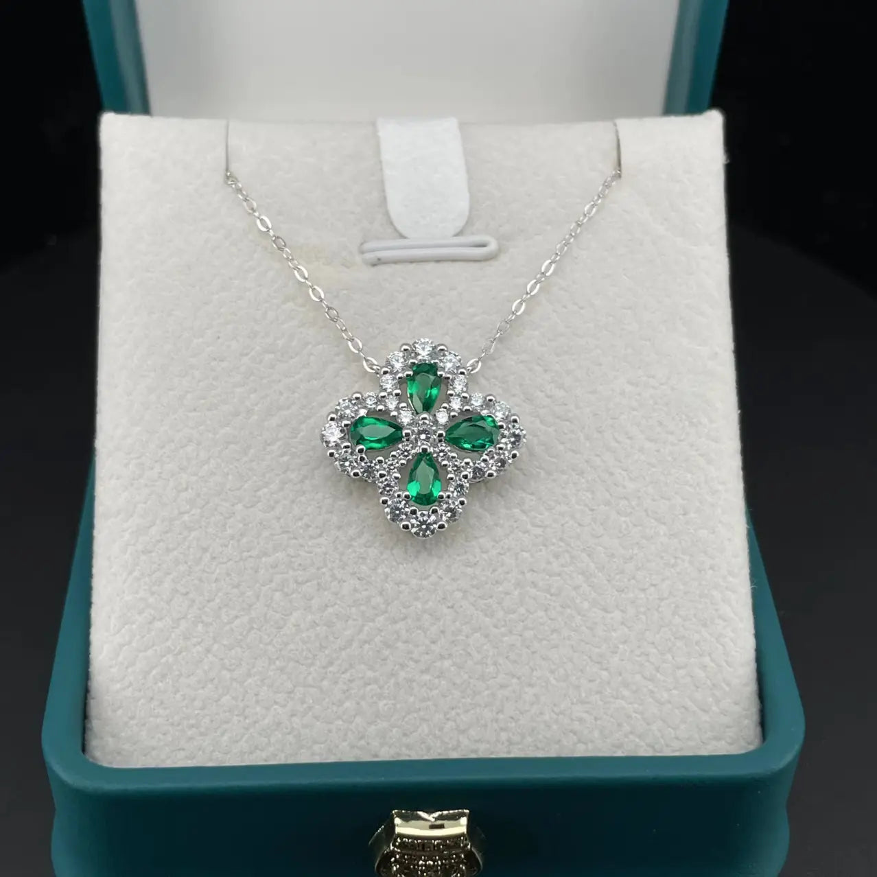 Four Leaves Style Necklace - Ruby/Emerald