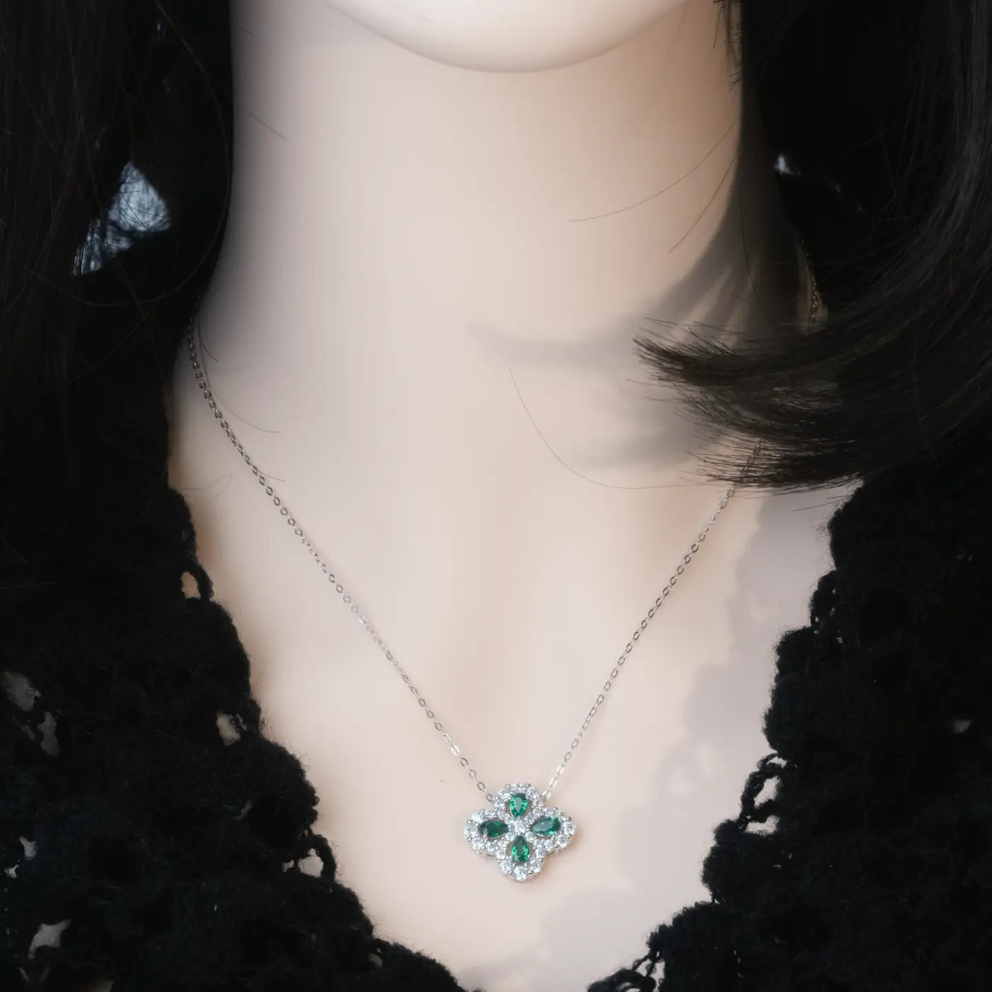 Four Leaves Style Necklace - Ruby/Emerald