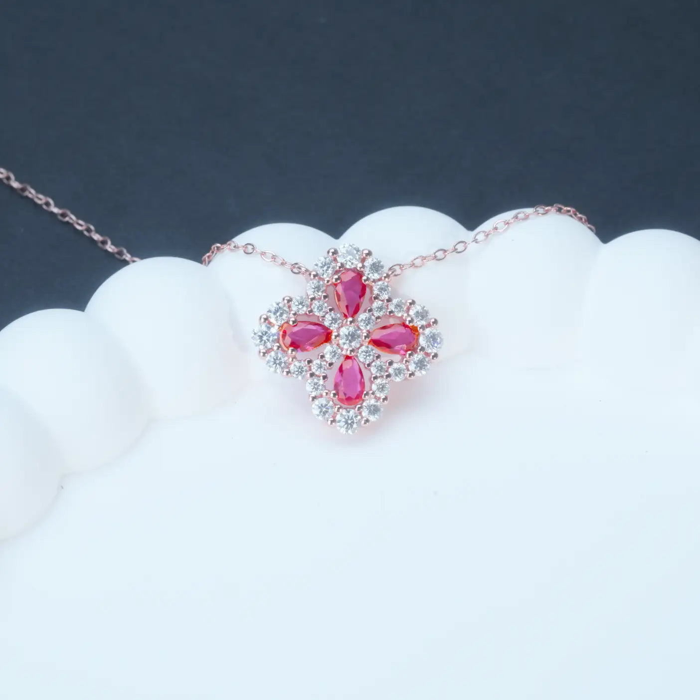 Four Leaves Style Necklace - Ruby/Emerald
